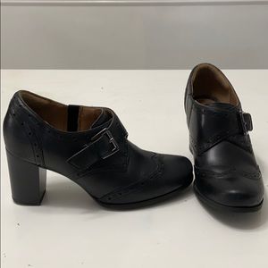Clarks artisan wingtip design booties Size 7.5